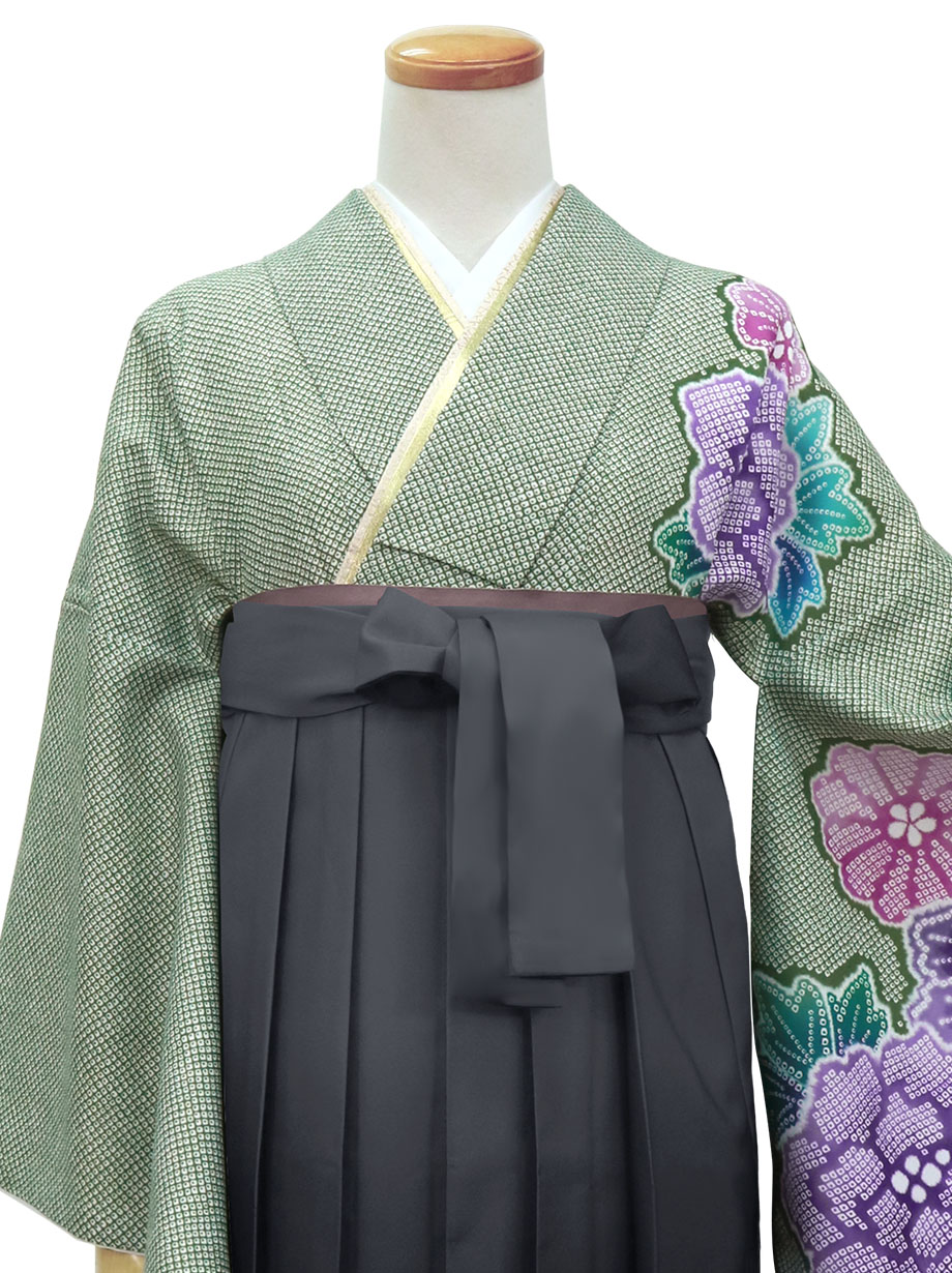 緑地に疋田牡丹・黒袴（ぼかし）（二尺袖）／卒業式