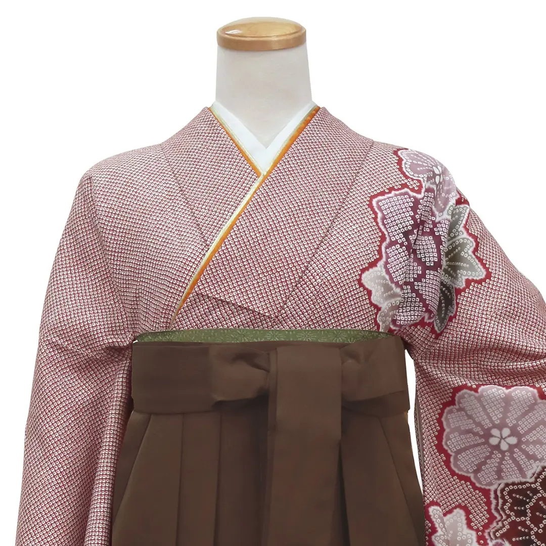 赤地に疋田牡丹・茶色袴（無地）（二尺袖）／卒業式 正面詳細