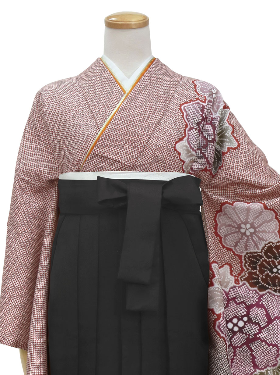 赤地に疋田牡丹・黒袴（無地）（二尺袖）／卒業式