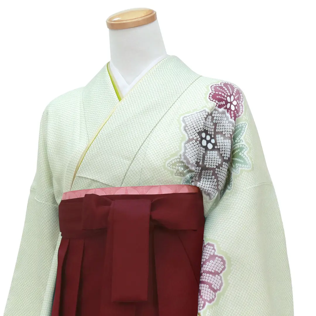 薄緑に疋田牡丹・臙脂袴（無地）（二尺袖）／卒業式 斜め詳細