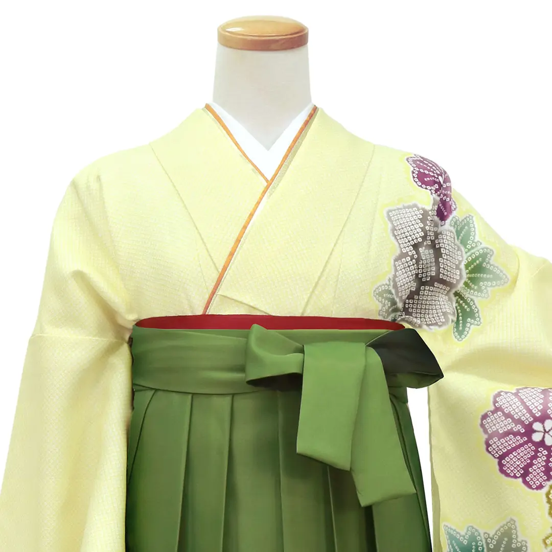 黄色地に疋田牡丹・緑袴（ぼかし）（二尺袖）／卒業式 正面詳細