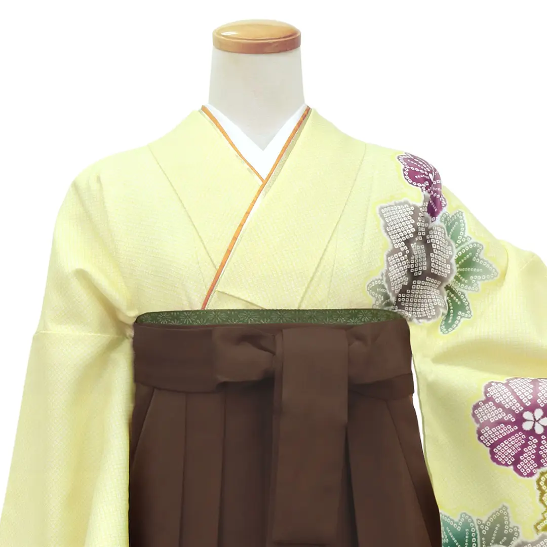 黄色地に疋田牡丹・茶色袴（無地）（二尺袖）／卒業式 正面詳細