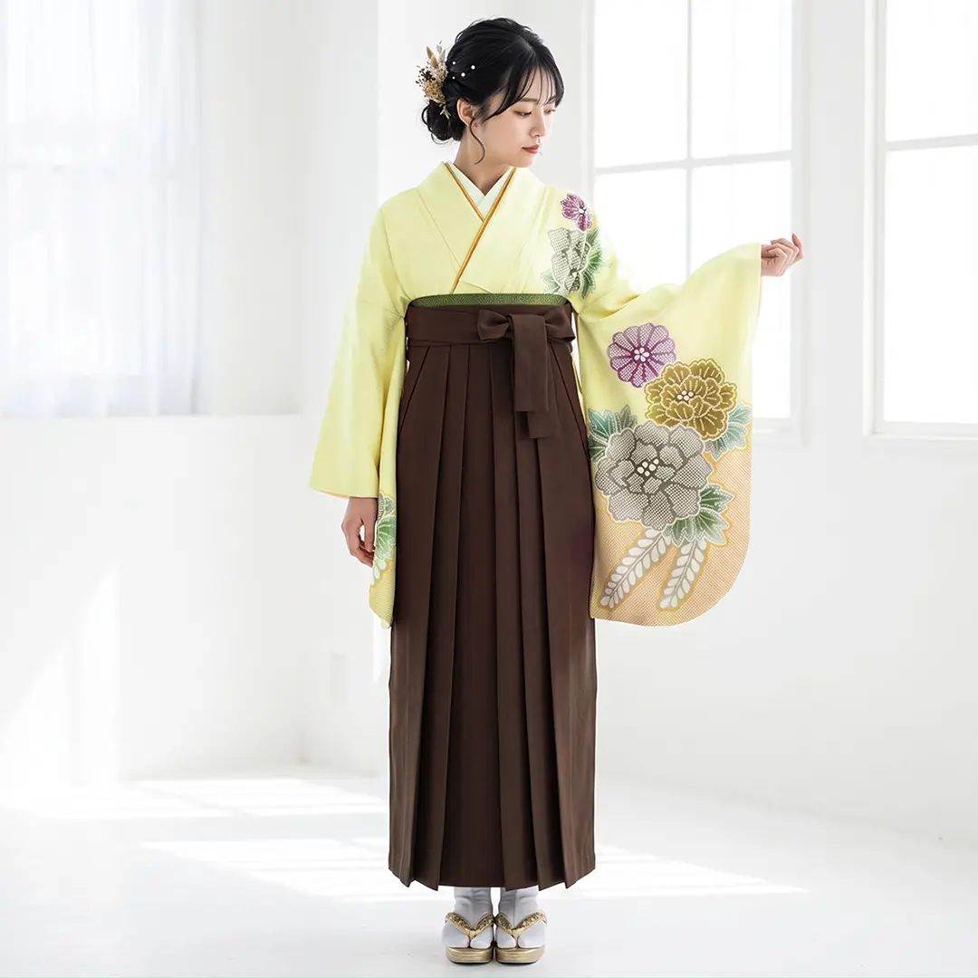 黄色地に疋田牡丹・茶色袴（無地） （二尺袖）／卒業式／着用イメージ