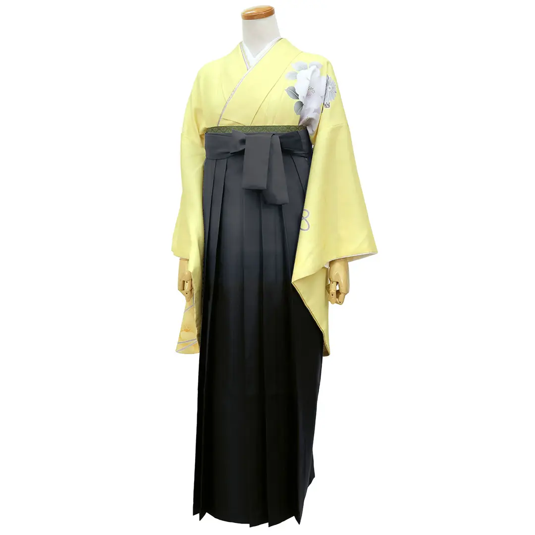 黄色地に鈴と牡丹・黒袴（ぼかし）（二尺袖）／卒業式 斜め