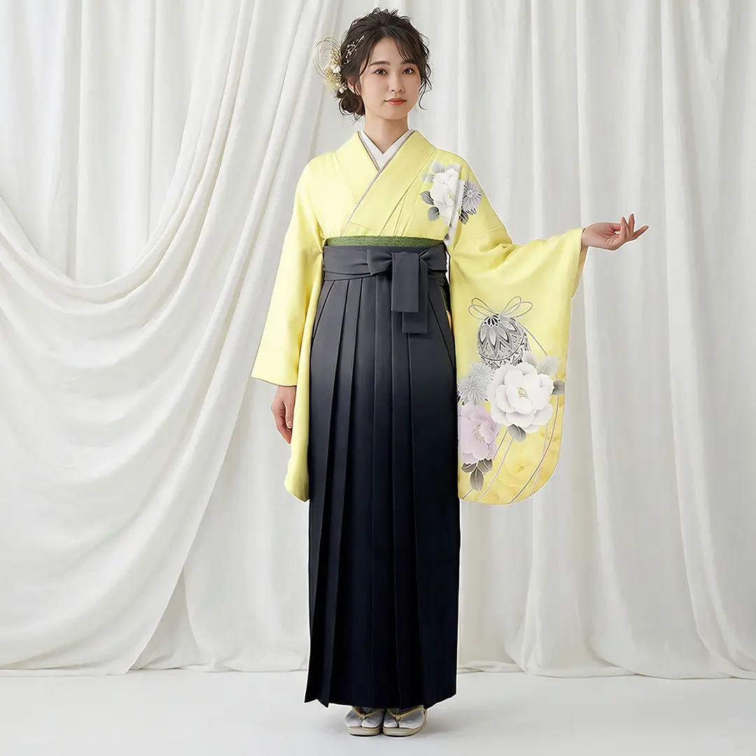 黄色地に鈴と牡丹・黒袴（ぼかし）（二尺袖）／卒業式／着用イメージ