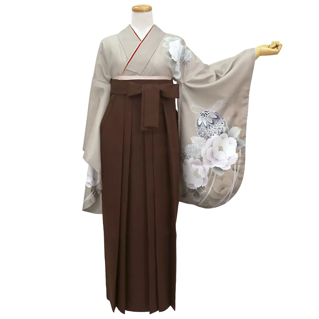 グレージュ地に鈴と牡丹・茶色袴（無地） （二尺袖）／卒業式 | 宅配