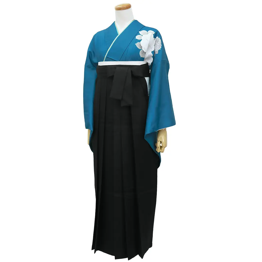 青地に鈴と牡丹・黒袴（無地）（二尺袖）／卒業式 斜め