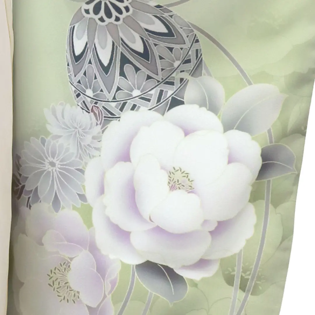 薄緑地に鈴と牡丹・アイボリー袴（無地）（二尺袖）／卒業式 袖詳細