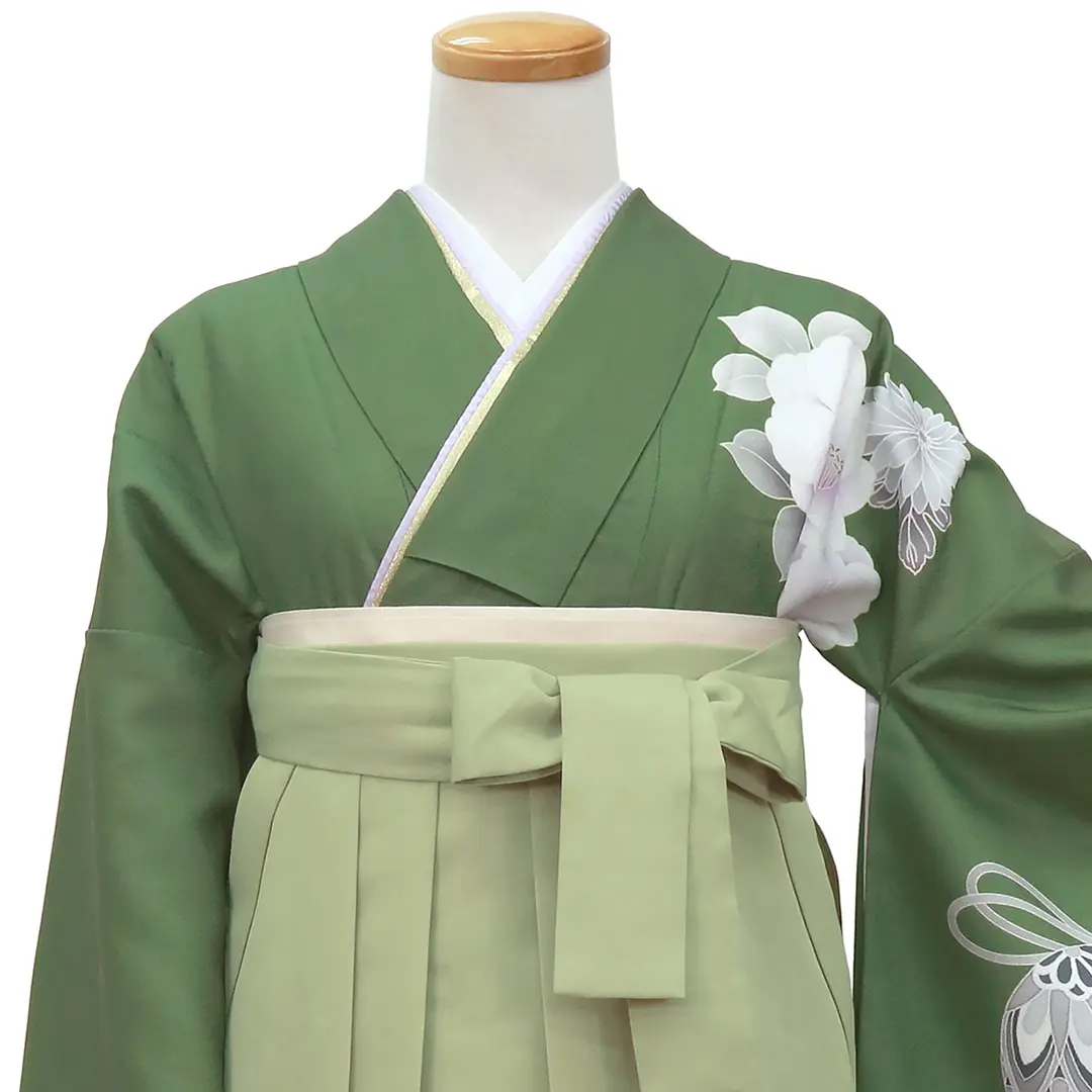 抹茶地に鈴と牡丹・オリーブ袴（無地） （二尺袖）／卒業式 正面詳細