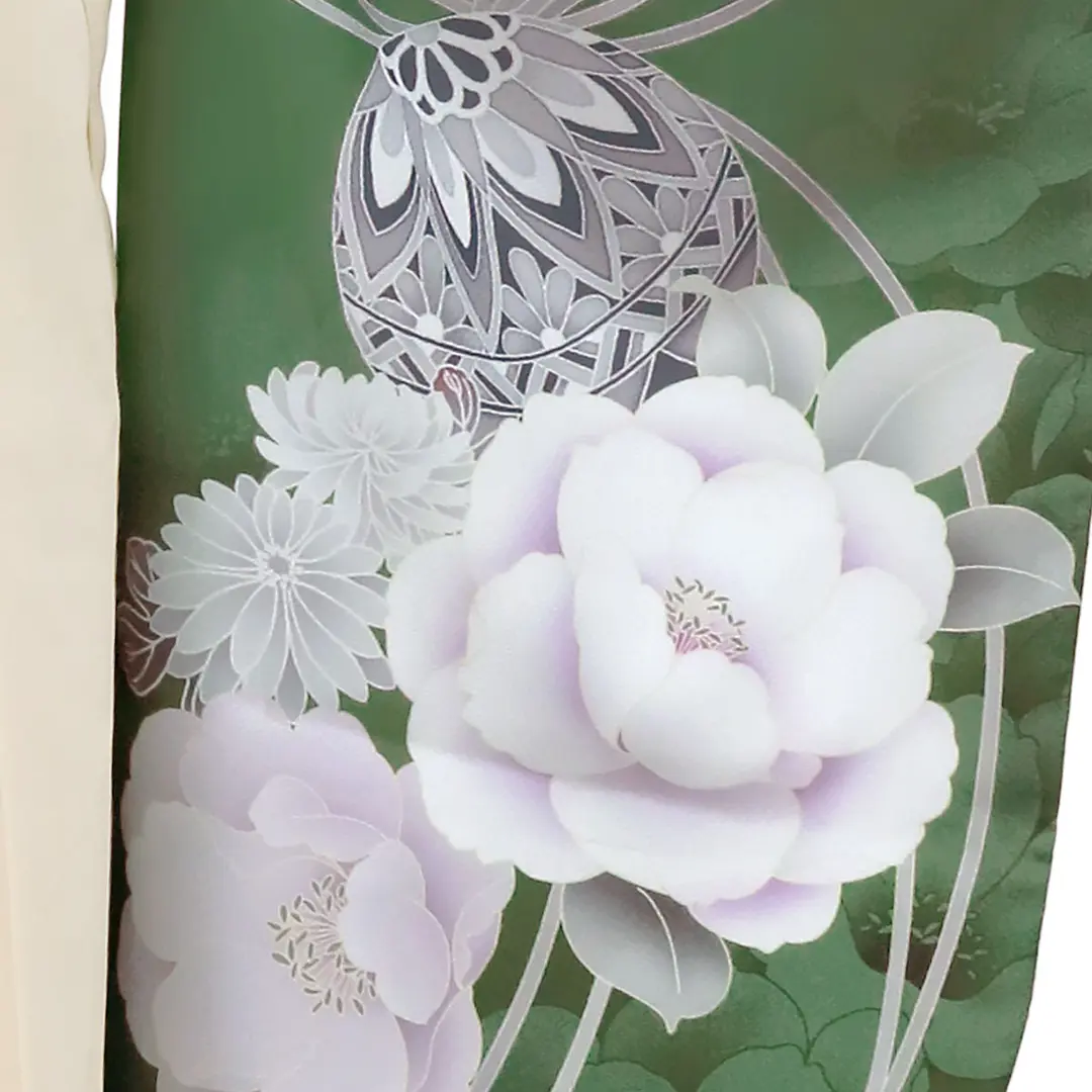 抹茶地に鈴と牡丹・アイボリー袴（無地）（二尺袖）／卒業式 柄詳細