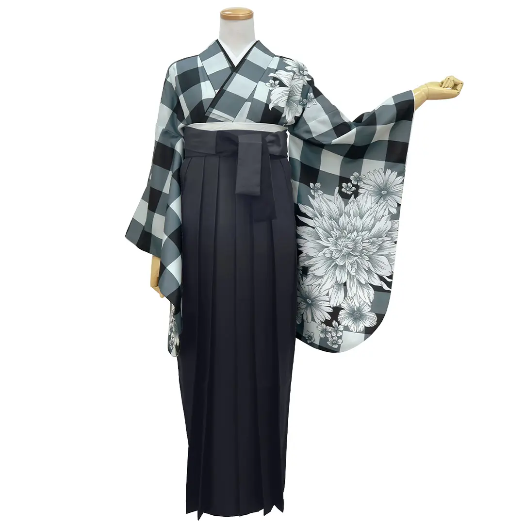 黒チェックにダリア・黒袴（ぼかし）（二尺袖）／卒業式 正面