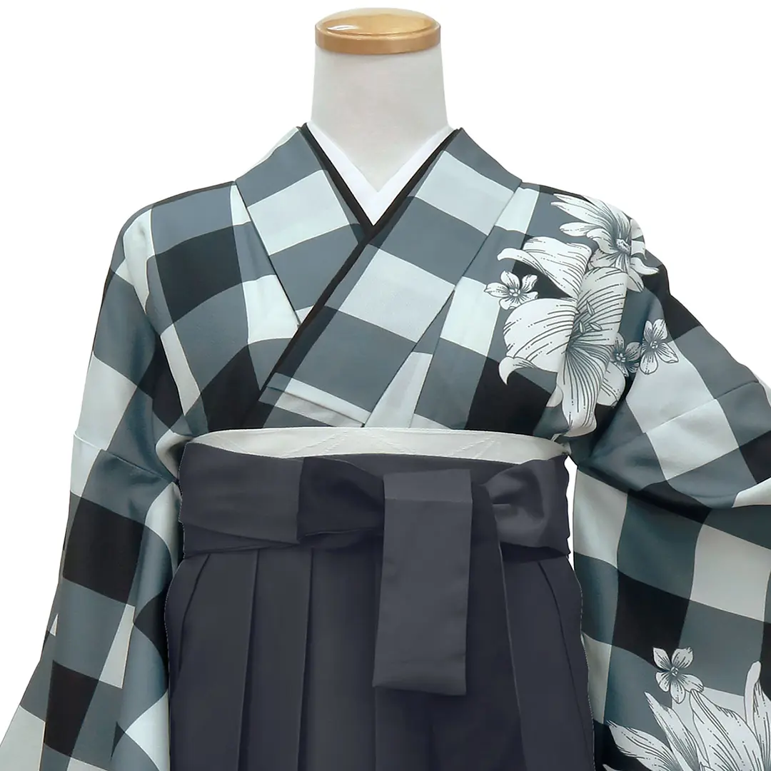 黒チェックにダリア・黒袴（ぼかし）（二尺袖）／卒業式 正面詳細