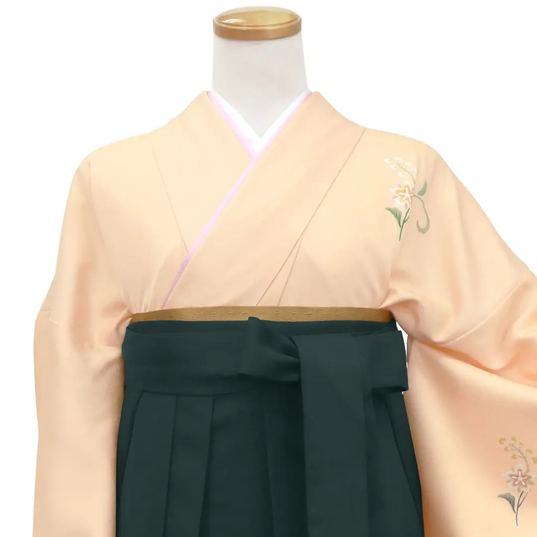 【先生におすすめ】コーラルに小花・深緑袴（無地） （小袖）／卒業式／正面詳細