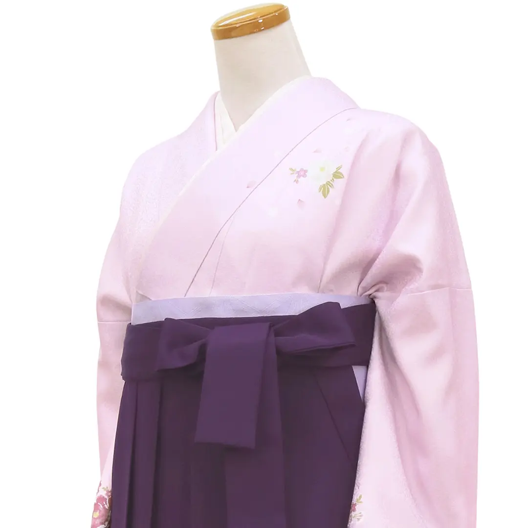 【先生におすすめ】藤色地に牡丹・紫袴（無地） （小袖）／卒業式／斜め詳細