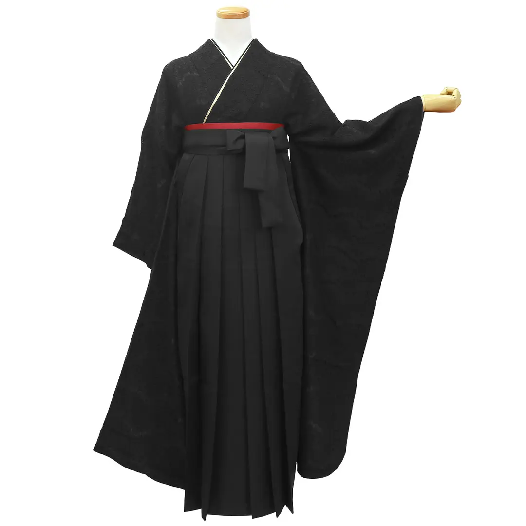 黒レースの振袖・黒袴（無地） （振袖）／卒業式／正面