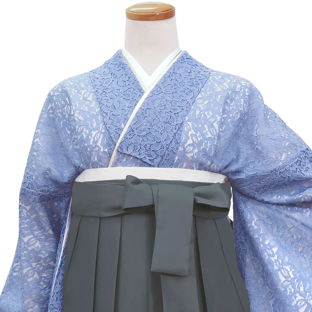 青レースの振袖・黒袴（ぼかし） （振袖）／卒業式／正面詳細