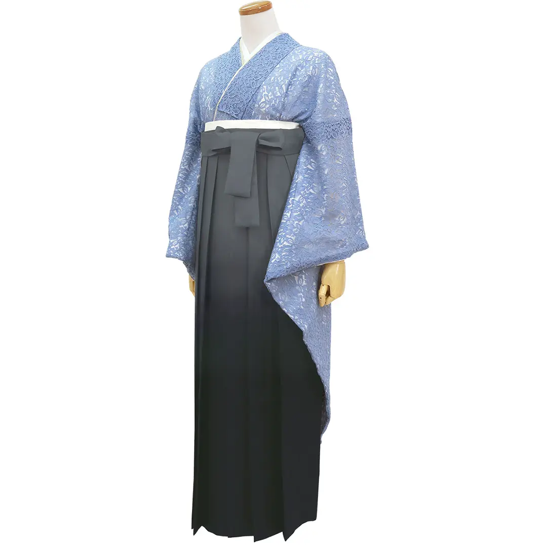 青レースの振袖・黒袴（ぼかし） （振袖）／卒業式／斜め