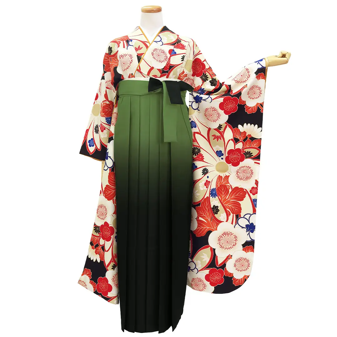 黒地に梅と菊・緑袴（ぼかし） （振袖）／卒業式／正面