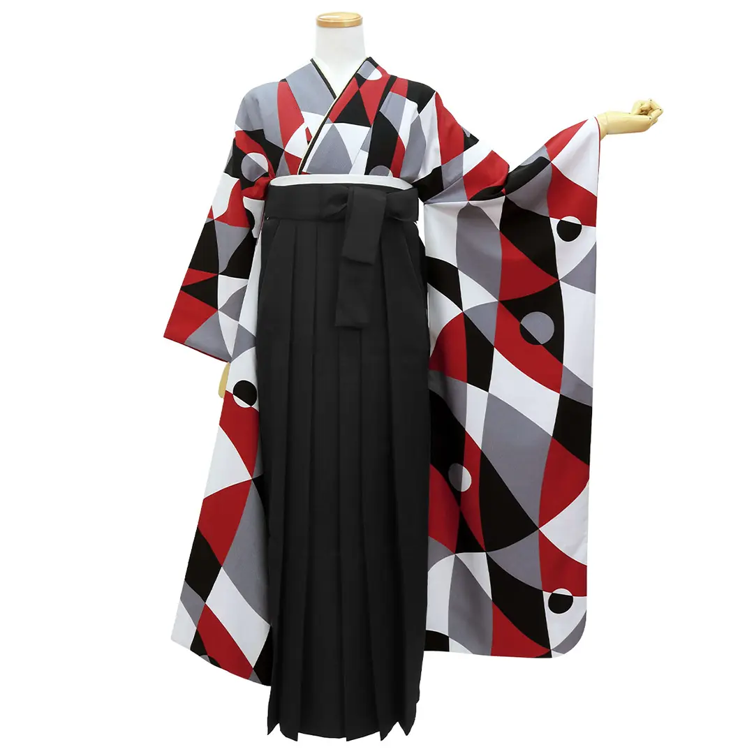 黒と赤の幾何学模様・黒袴（無地） （振袖）／卒業式／正面