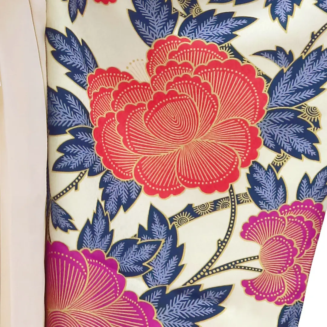 アイボリー地に赤の牡丹文様・アイボリー袴（無地） （振袖）／卒業式／柄詳細