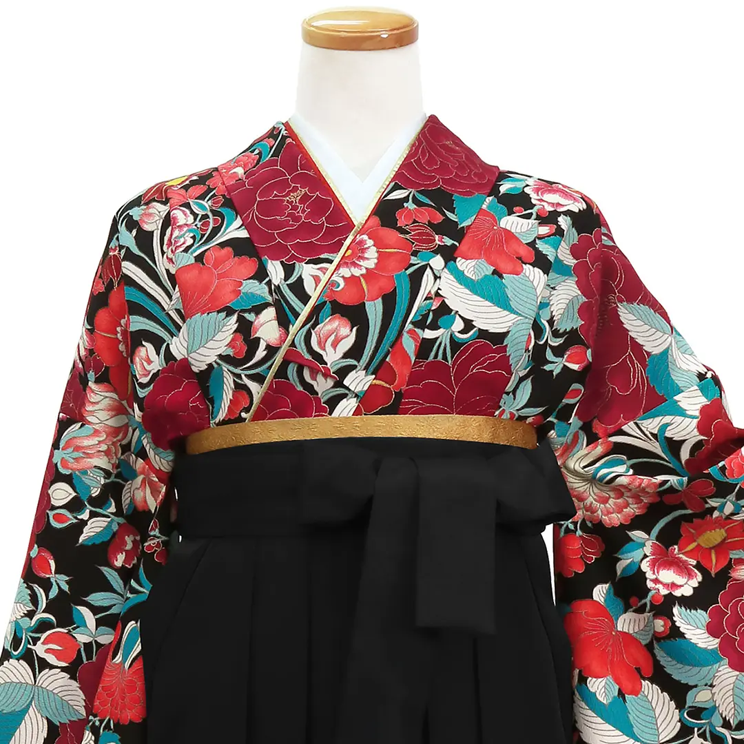 黒地に芍薬と洋花・黒袴（無地） （振袖）／卒業式 | 宅配着物レンタル