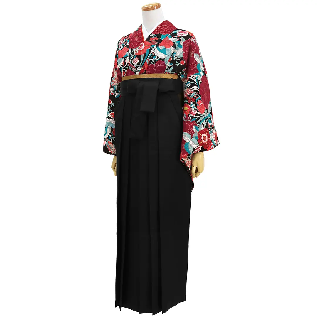 黒地に芍薬と洋花・黒袴（無地） （振袖）／卒業式／斜め