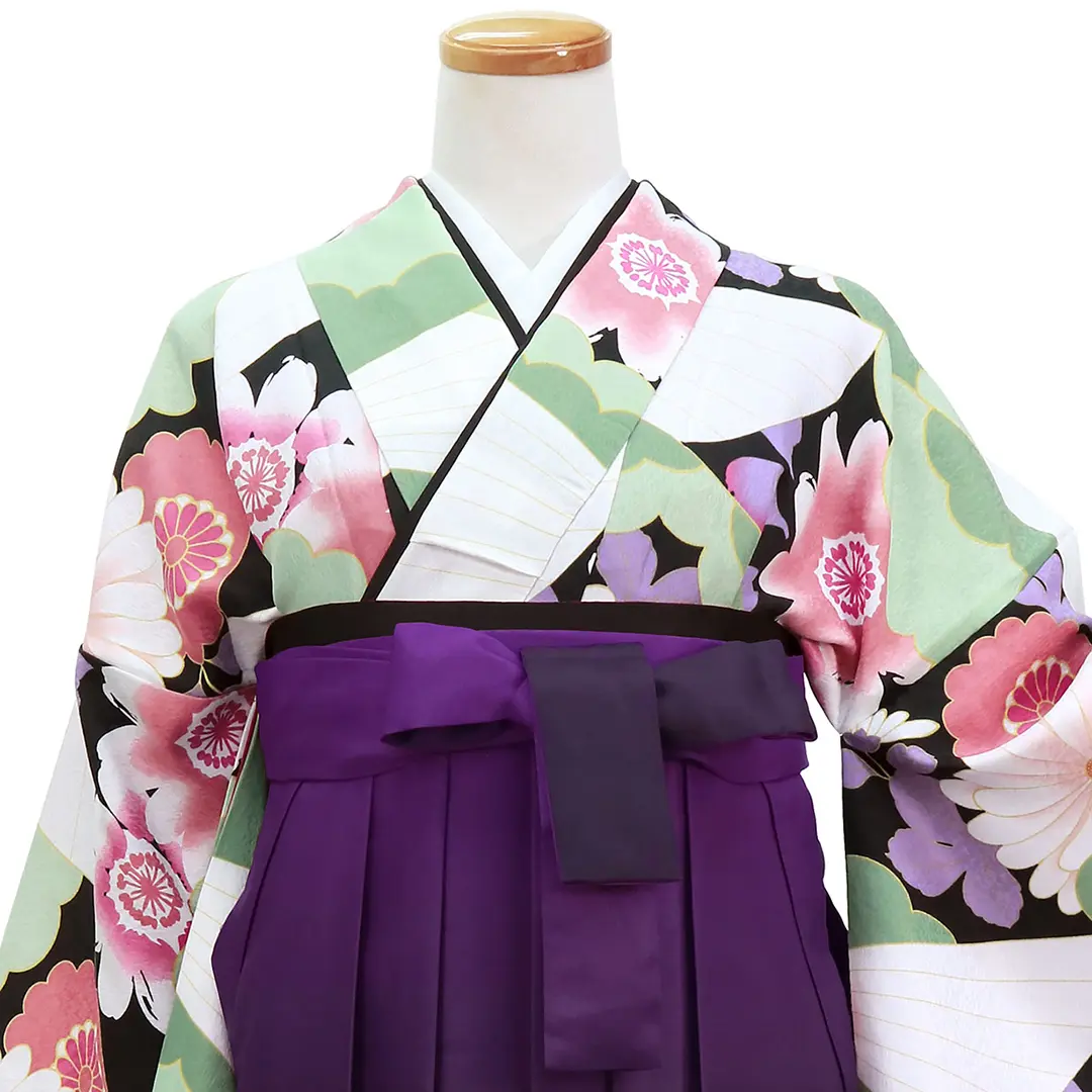 振袖 着物 花柄 黒紫　　袴にもよく合います♪ 黒地の幾何学模様に菊・紫袴（ぼかし） （振袖）／卒業式 | 宅配着物