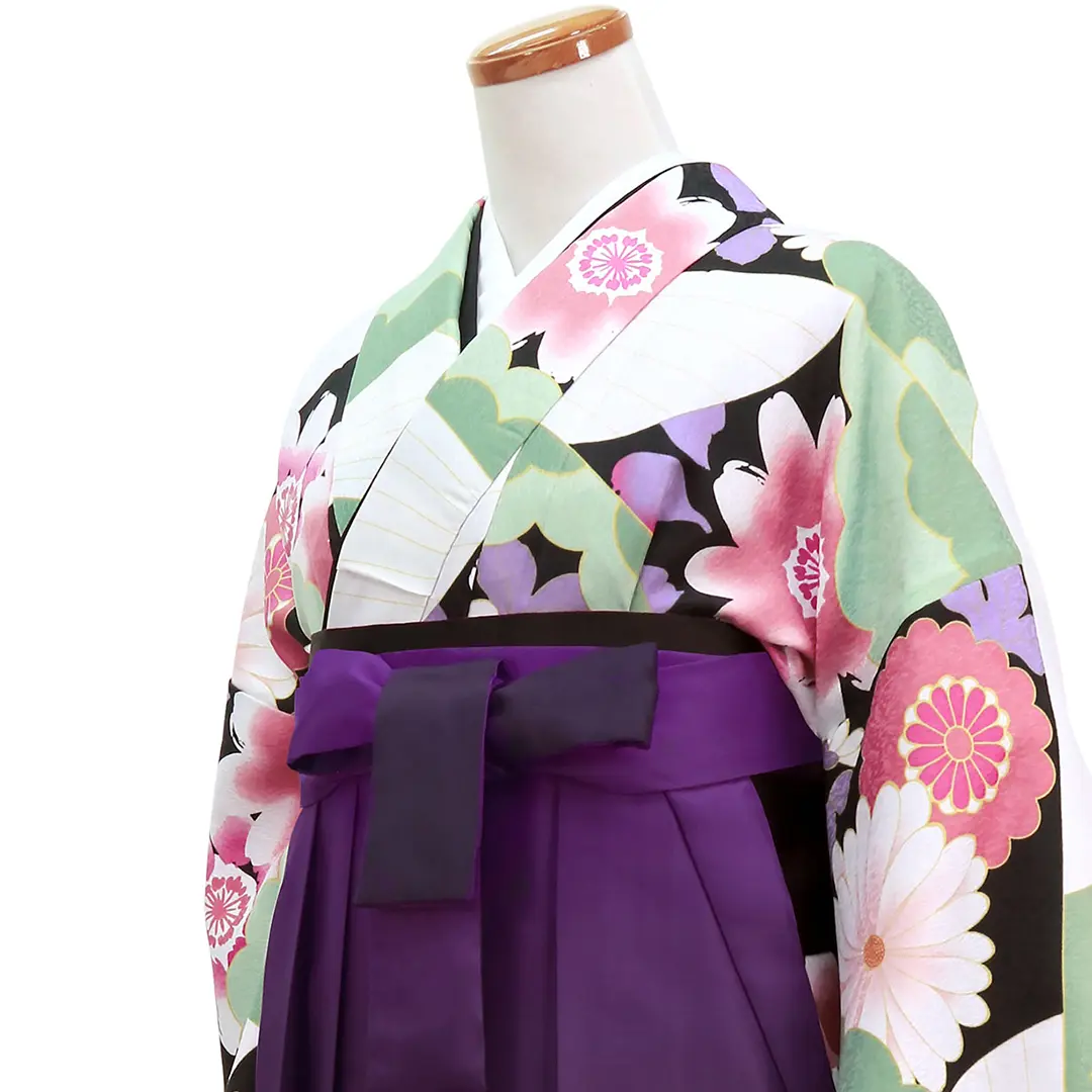 黒地の幾何学模様に菊・紫袴（ぼかし） （振袖）／卒業式 | 宅配着物