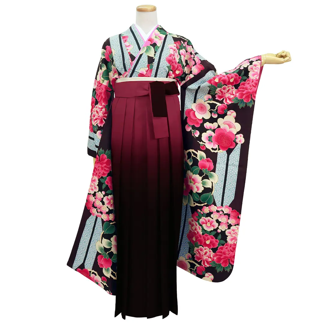 黒地に矢絣と椿・赤袴（ぼかし） （振袖）／卒業式／正面