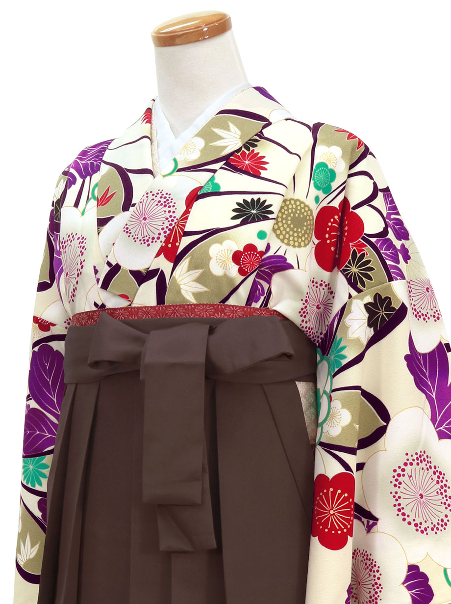 白地に菊と梅、梶の葉・茶袴（無地）（振袖）／卒業式