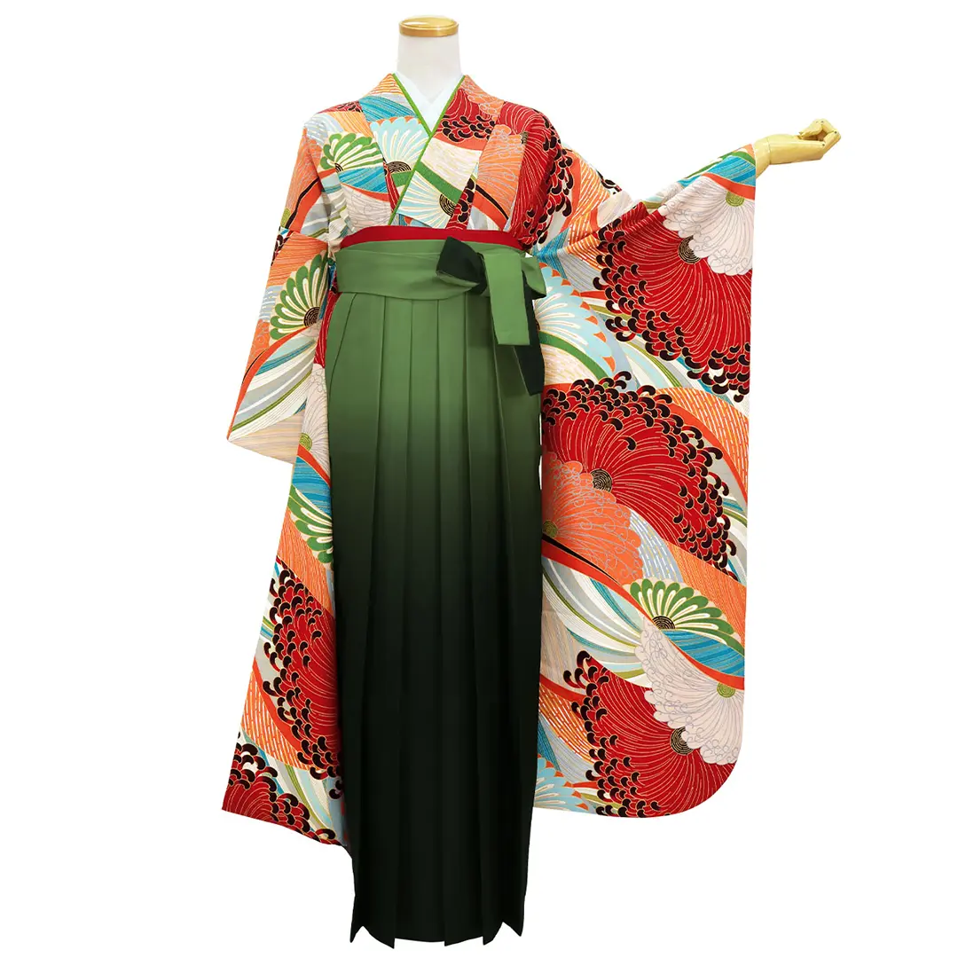 赤とオレンジの菊模様・緑袴（ぼかし）（振袖）／卒業式／正面