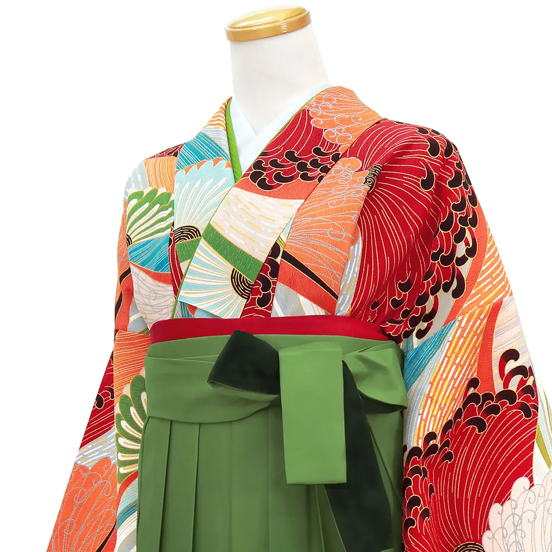 赤とオレンジの菊模様・緑袴（ぼかし）（振袖）／卒業式／斜め詳細