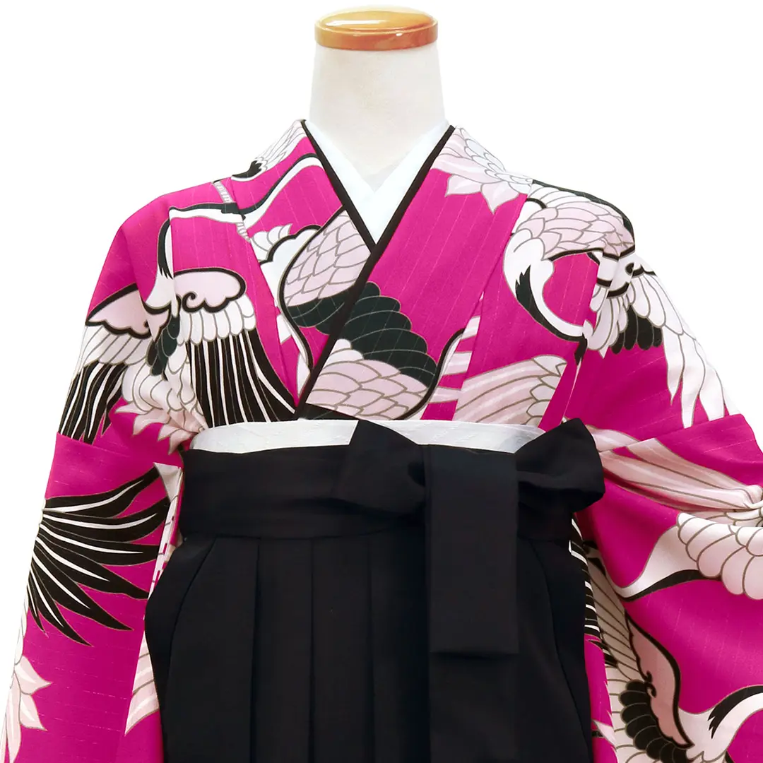 マゼンダピンク地に鶴文・黒袴（無地） （振袖）／卒業式 | 宅配着物