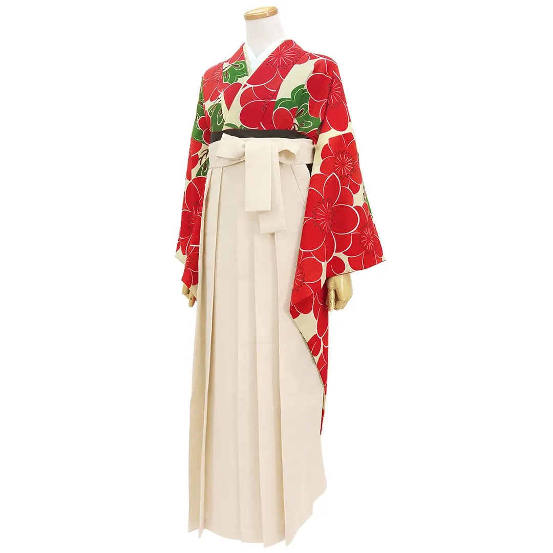 クリーム地に八重梅と松・アイボリー袴（無地） （振袖）／卒業式