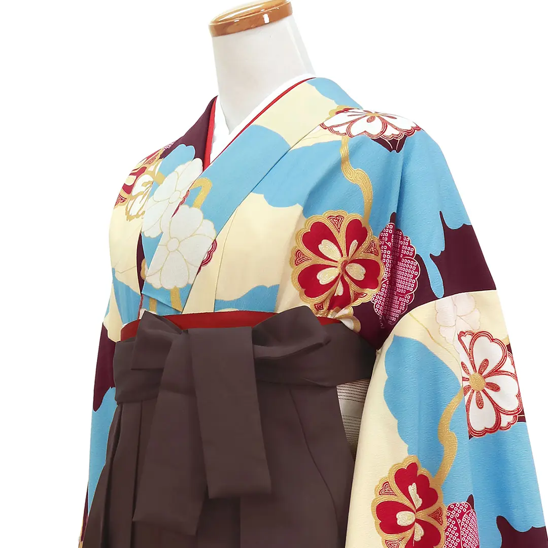 クリームと茶色地に蝶と桜・茶袴（無地）（振袖）／卒業式／斜め詳細
