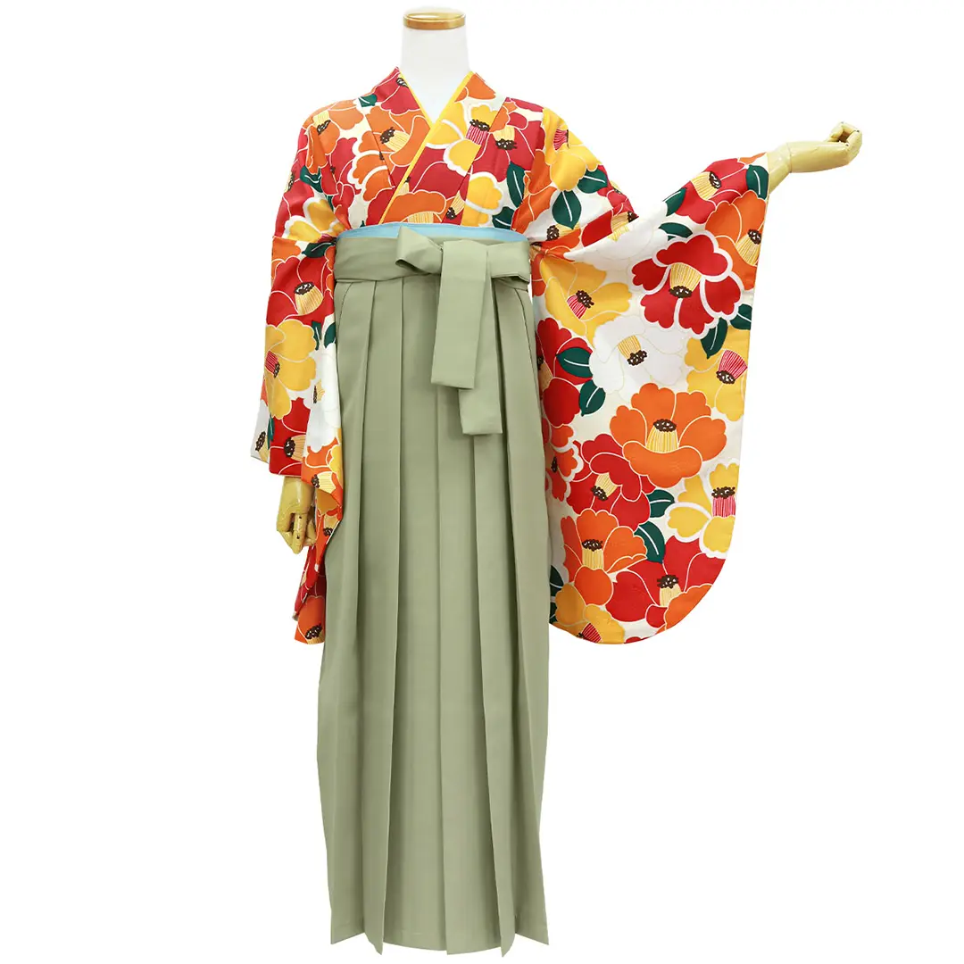 白地に紅白、山吹色の椿づくし・オリーブ袴（無地） （二尺袖）／卒業式 正面