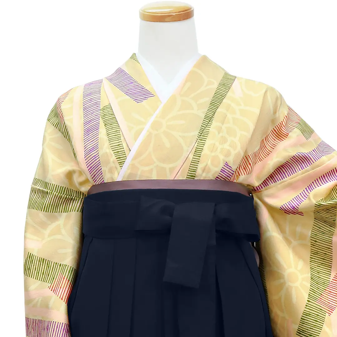【先生におすすめ】クリーム地にリボン柄・紺袴（無地） （小袖）／卒業式／正面詳細