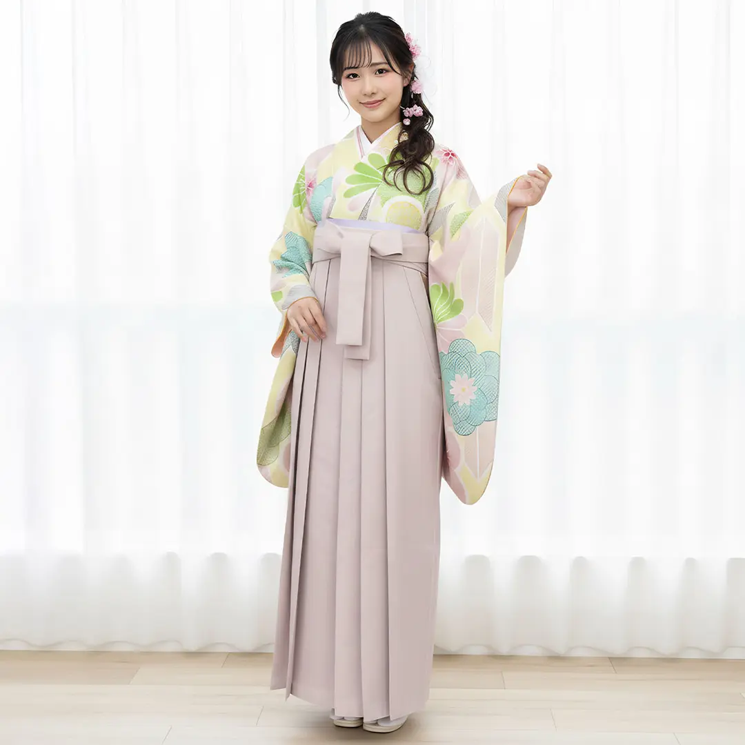 黄色地に花と矢羽・グレージュ袴（無地） （二尺袖）／卒業式／着用イメージ