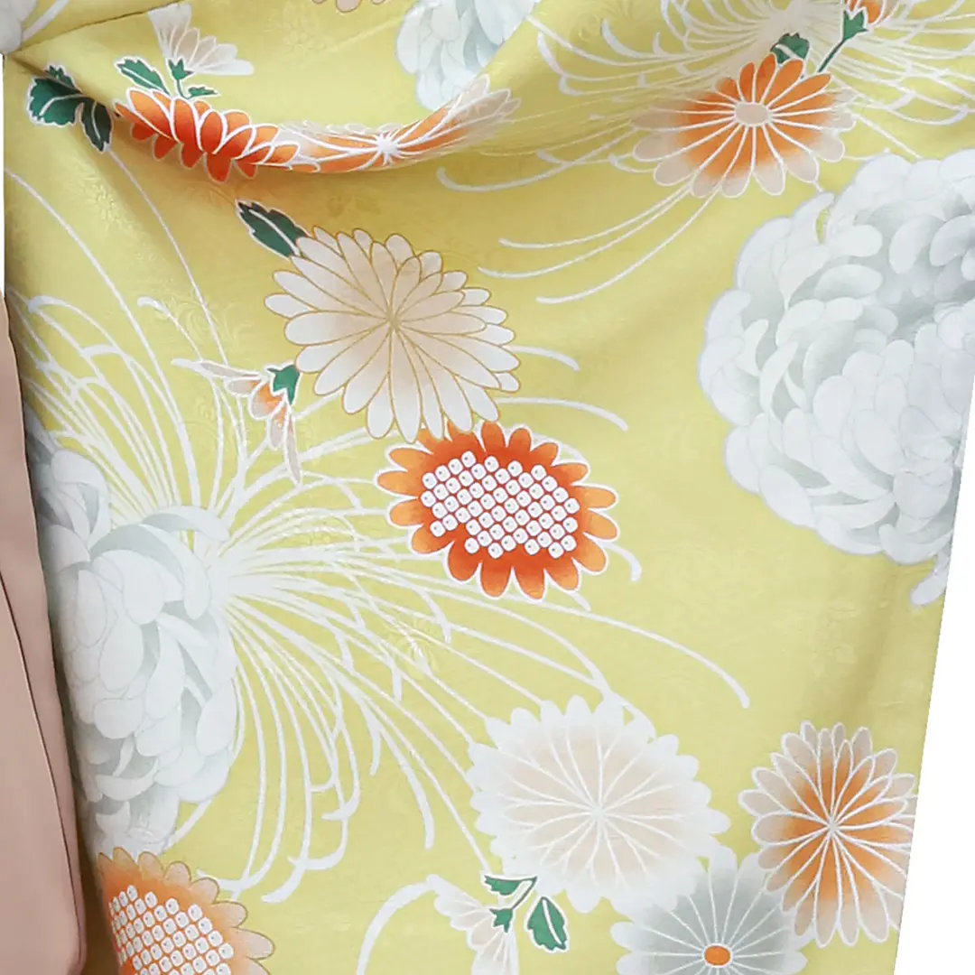 黄色地に菊尽くし・モカ袴（無地） （二尺袖）／卒業式／柄詳細