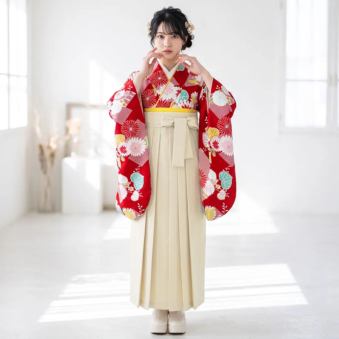 赤地に菊と葵・アイボリー袴（無地） （二尺袖）／卒業式／着用イメージ