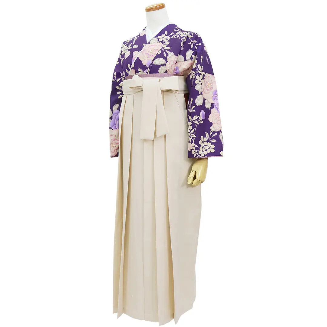 紫地に牡丹と桜文・アイボリー袴（無地） （二尺袖）／卒業式／斜め