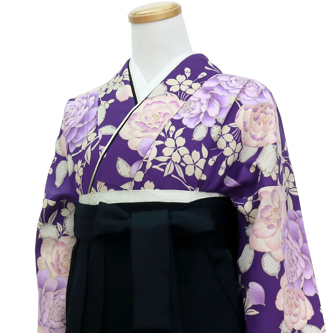 紫地に牡丹と桜文・黒袴（無地） （二尺袖）／卒業式 | 宅配着物