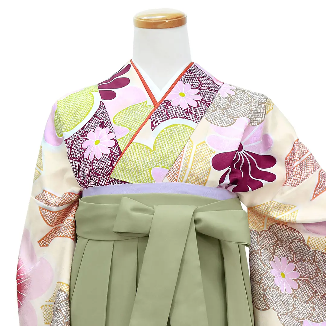 ベージュ地に花と矢羽・オリーブ袴（無地） （二尺袖）／卒業式／正面詳細