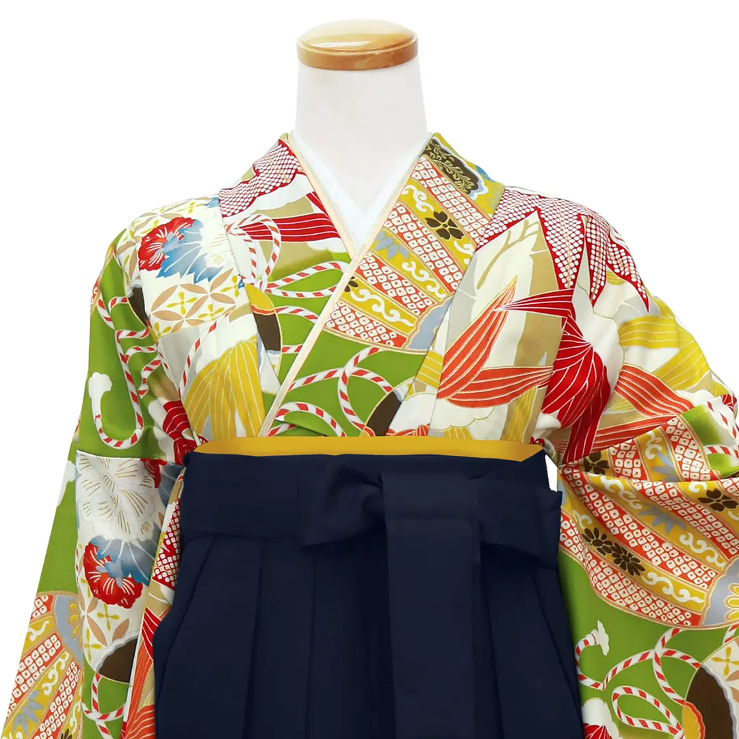 黄緑地に竹模様・紺袴（無地） （振袖）／卒業式 バストアップ正面