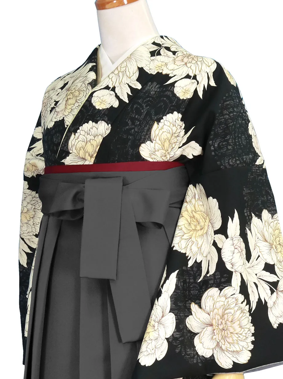 黒地に大輪の白牡丹・墨色袴（無地） （二尺袖）／卒業式 | 宅配着物