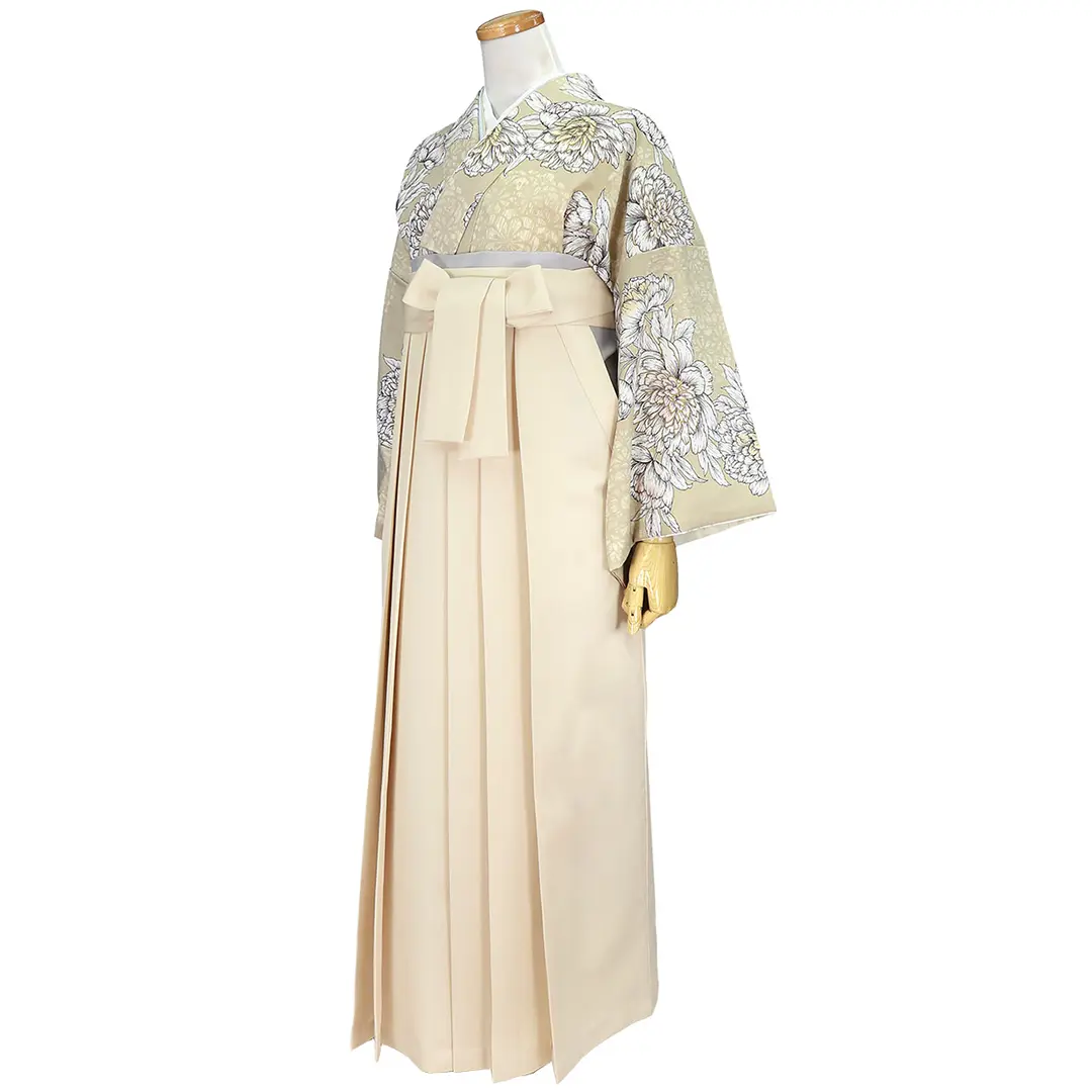 ベージュに大輪の白牡丹・アイボリー袴（無地） （二尺袖）／卒業式／斜め