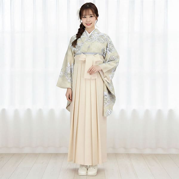 卒業式袴レンタル／ベージュに大輪の白牡丹・アイボリー袴（無地