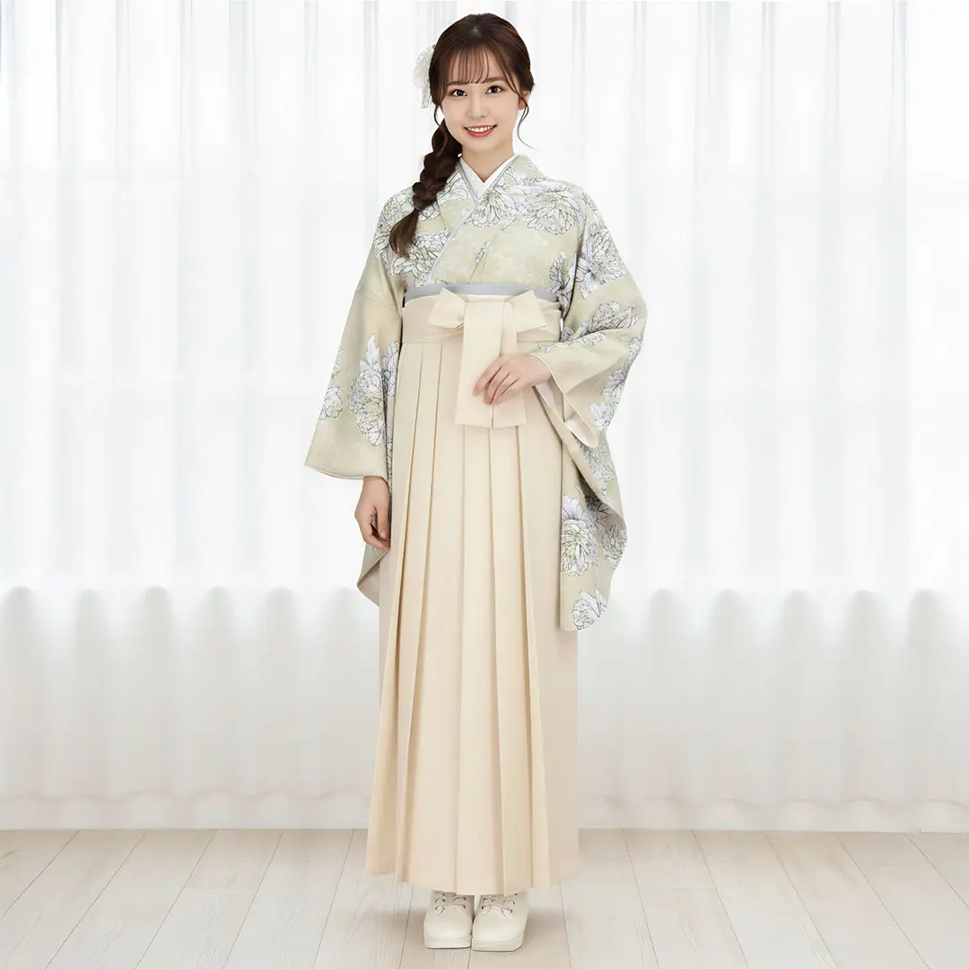 卒業式袴レンタル／ベージュに大輪の白牡丹・アイボリー袴（無地