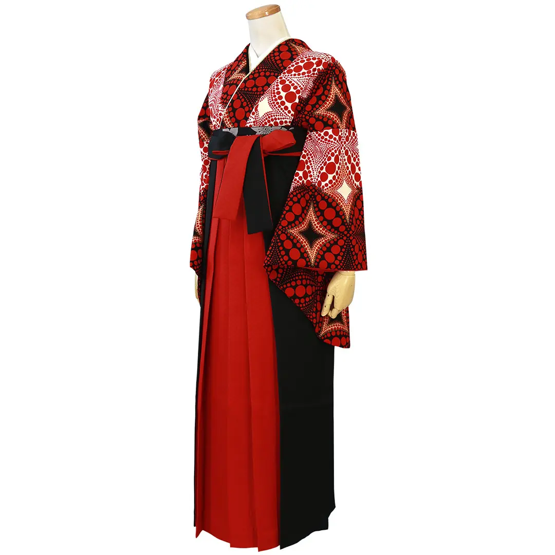 クリームと黒地に水玉の七宝文・赤黒袴（切り替え） （二尺袖）／卒業式／斜め