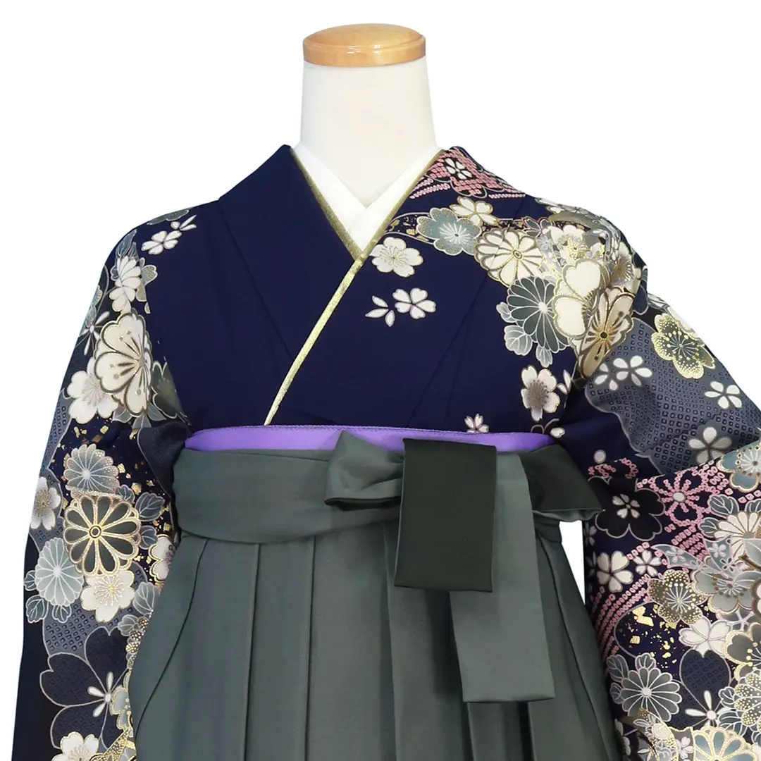 紺地に桜と御所車・黒袴（ぼかし） （二尺袖）／卒業式